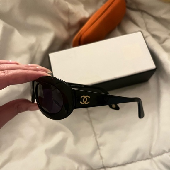 Vintage Chanel 5007 worn by Lily Rose Depp - Picture 3 of 8